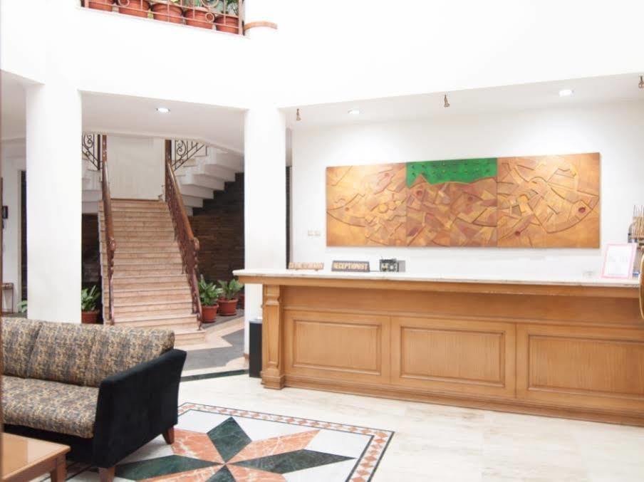 Corsica Hotel Bandung Buitenkant foto
